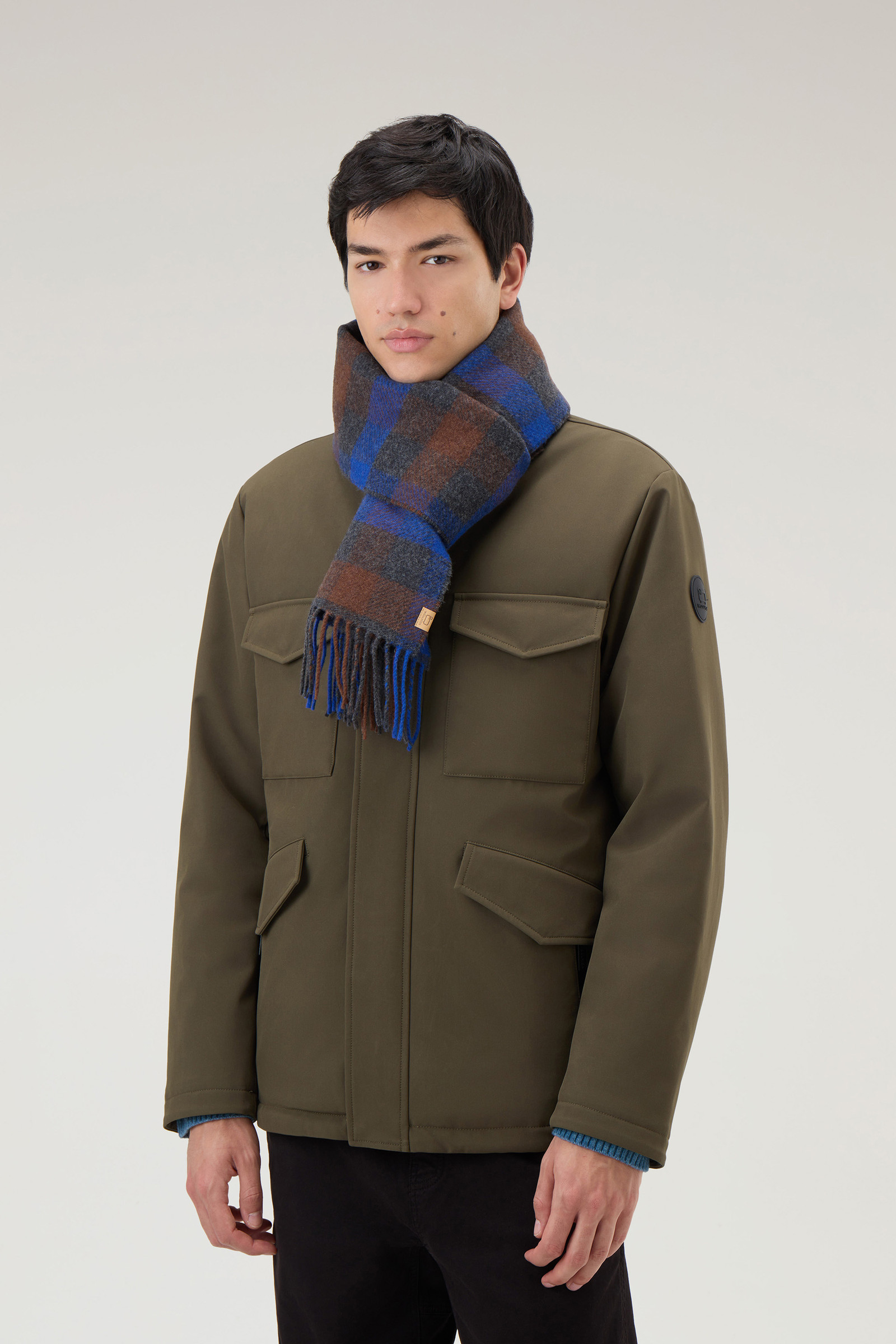 Karierter Schal aus einer Wollmischung blau photo 4 | Woolrich