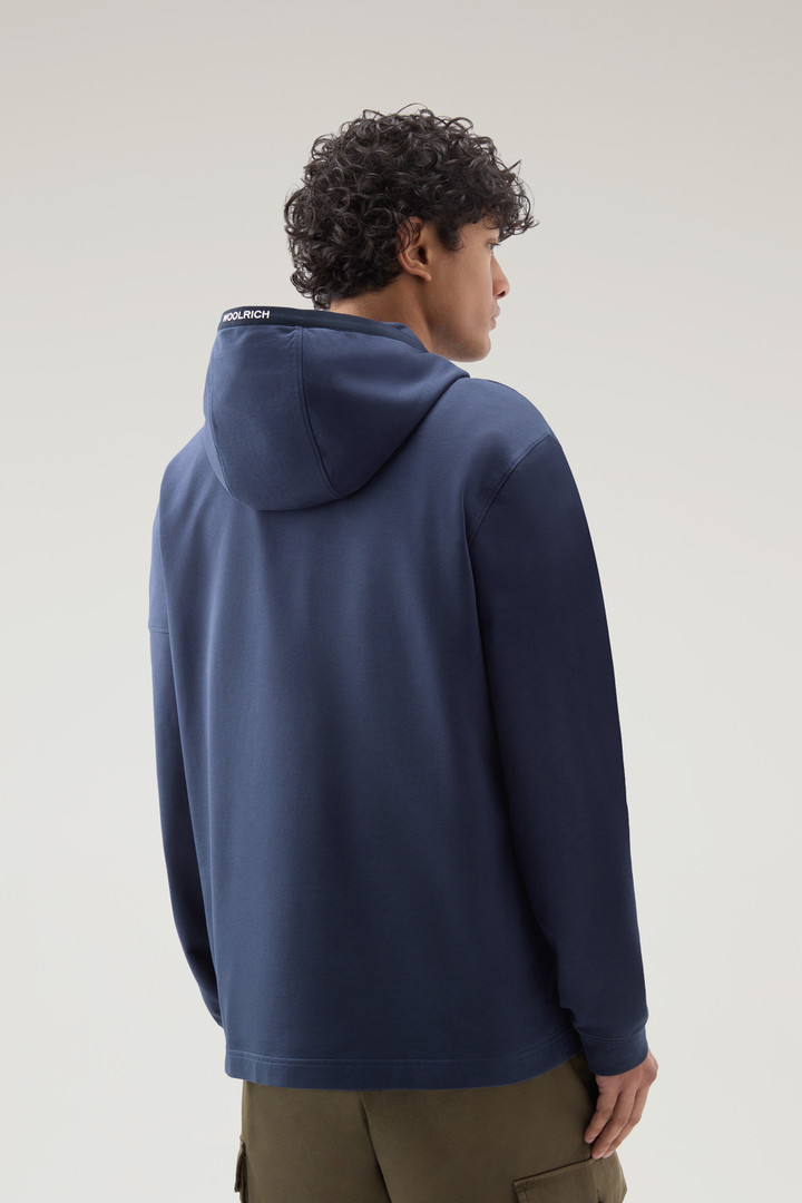 Sweatshirt aus reiner Baumwolle mit Kapuze und Tasche Blau photo 3 | Woolrich