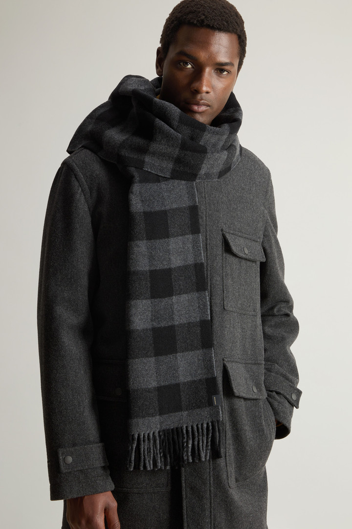 WOOL BUFFALO CHECK SCARF Black photo 4 | Woolrich