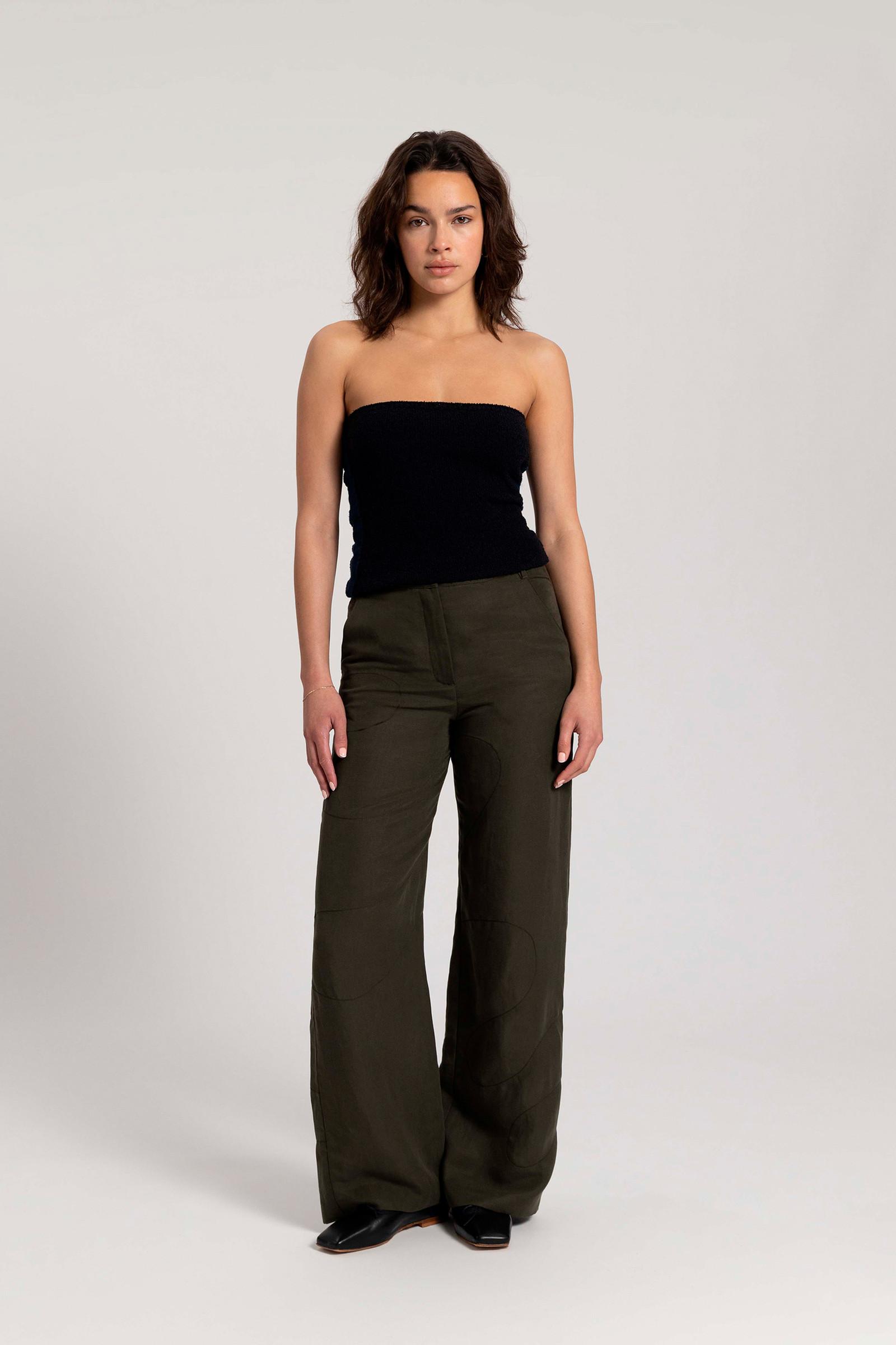 Pantalones de pernera ancha, de mezcla de lino, y con bordados de Daniëlle Cathari / Woolrich verde photo 2 | Woolrich