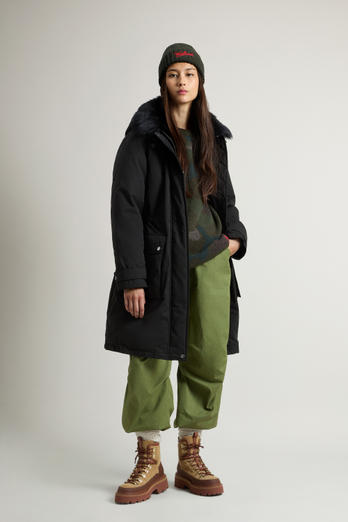 Arctic Parka in Mountain Cloth with Removable Hood and Fur Black | Woolrich