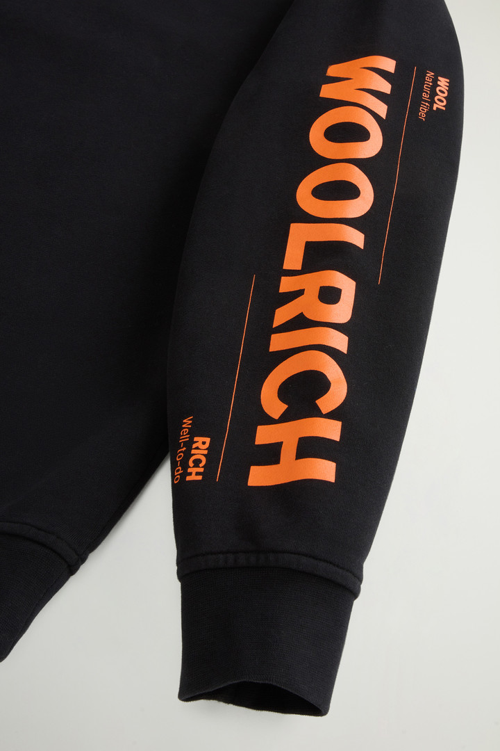 Teen Boys’ Crewneck Sweatshirt in Brushed Pure Cotton Black photo 2 | Woolrich