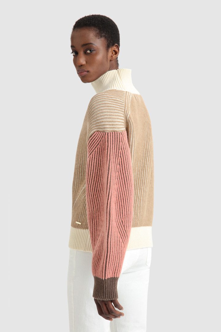 Turtleneck Sweater in wool with contrasting sleeves