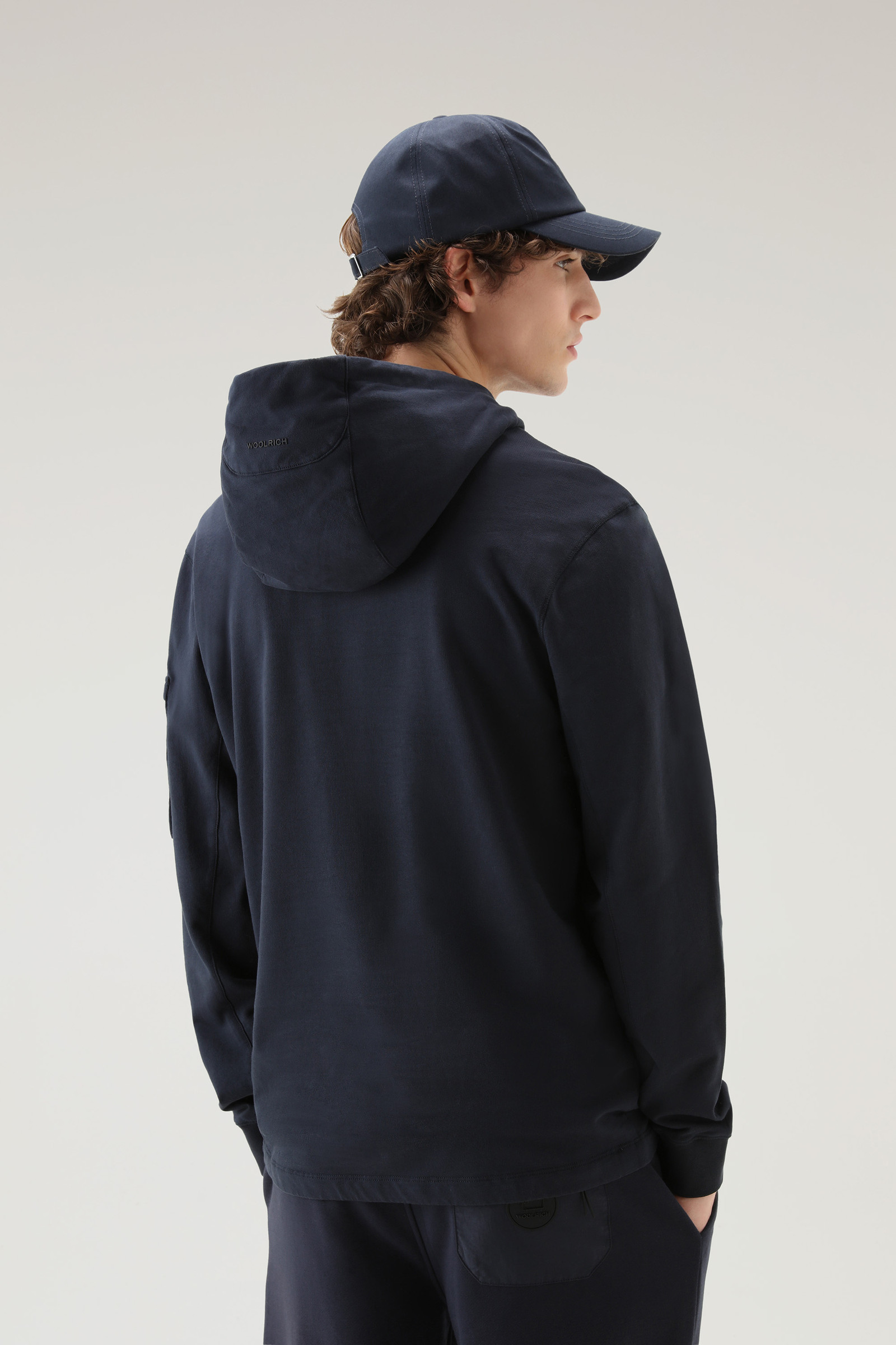 Sweat-shirt à capuche en pur coton muni d’une poche zippée bleu photo 3 | Woolrich