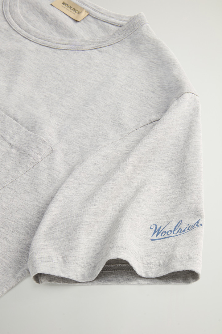 LOGO POCKET T-SHIRT Gris photo 7 | Woolrich