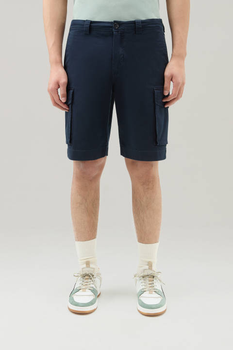 Garment-Dyed Cargo Shorts in Stretch Cotton Blue | Woolrich