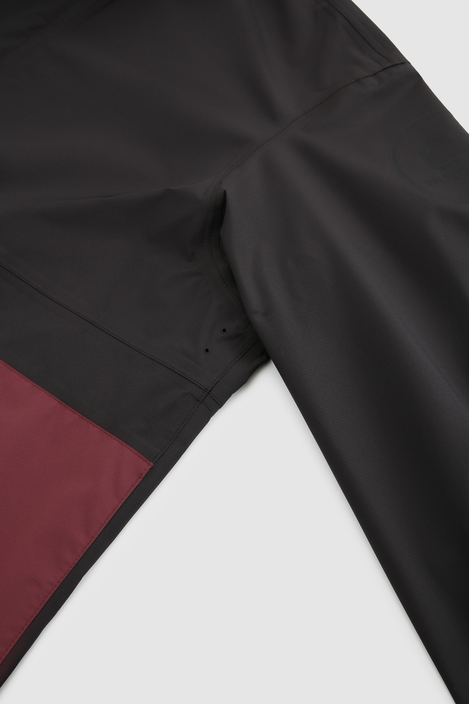 Abrigo Delaware ultraligero impermeable en Pertex® Revolve negro photo 10 | Woolrich