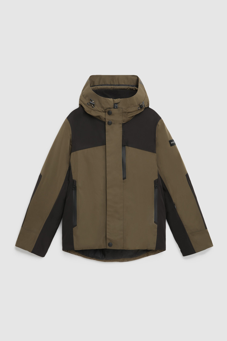 Boy's ski jacket with waterproof zipper