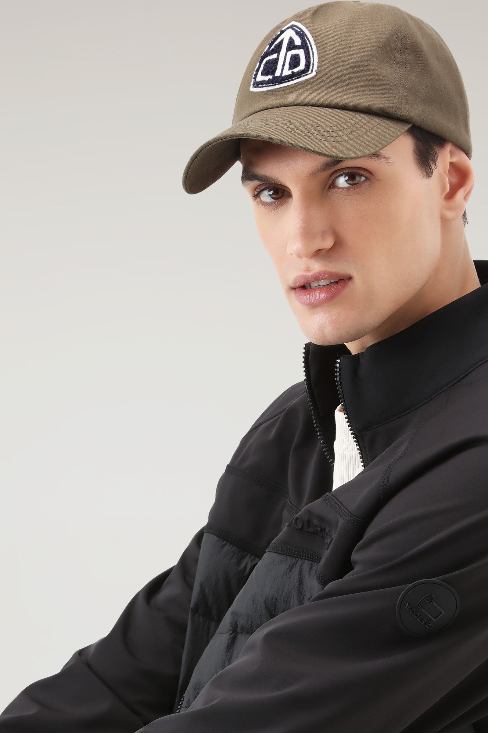 Hybrid Zip-up Sweatshirt in Softshell and Crinkle Nylon Black photo 3 | Woolrich