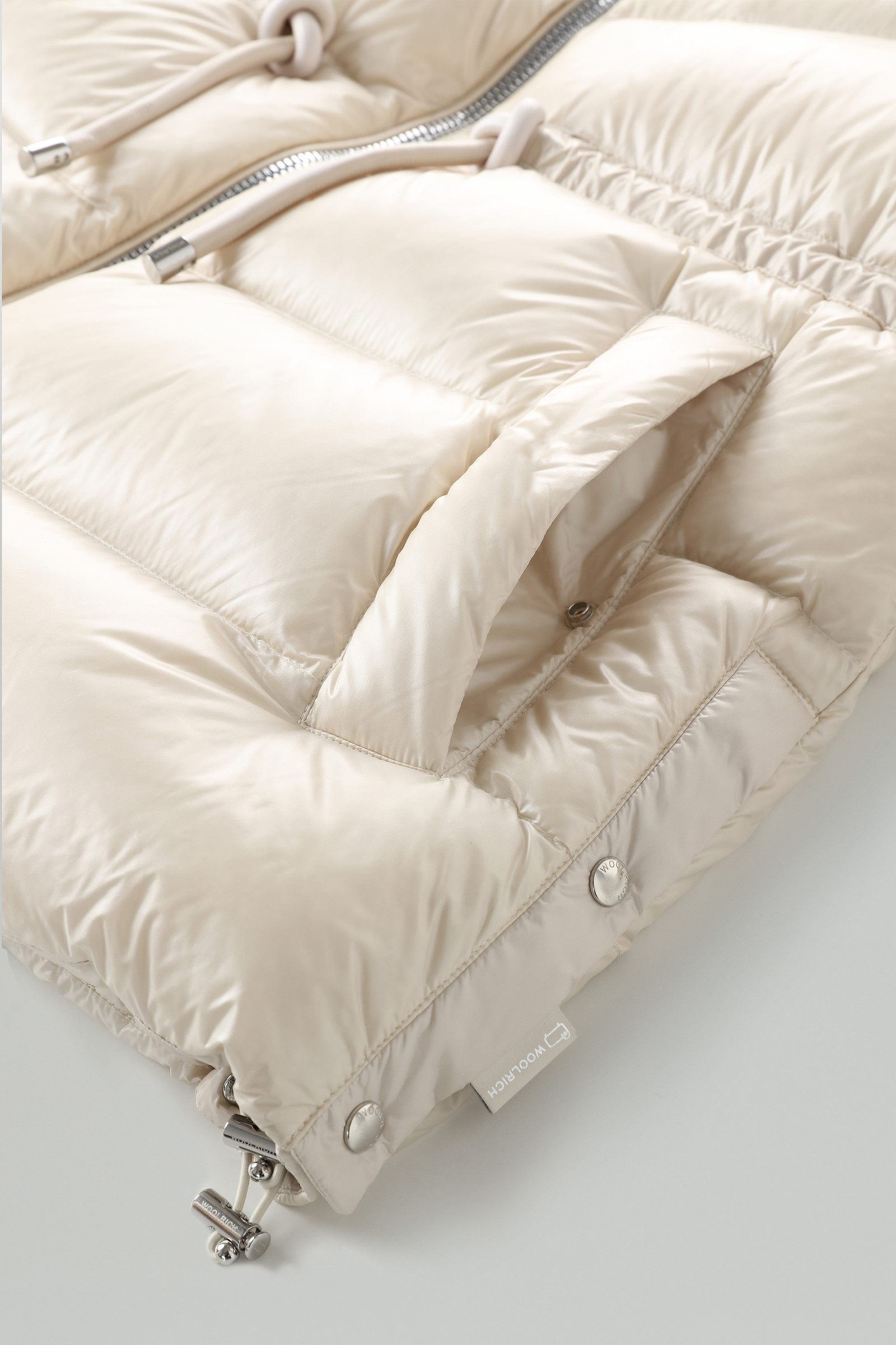 Aliquippa Silky Down Jacket with a Drawstring Waist Beige photo 10 | Woolrich