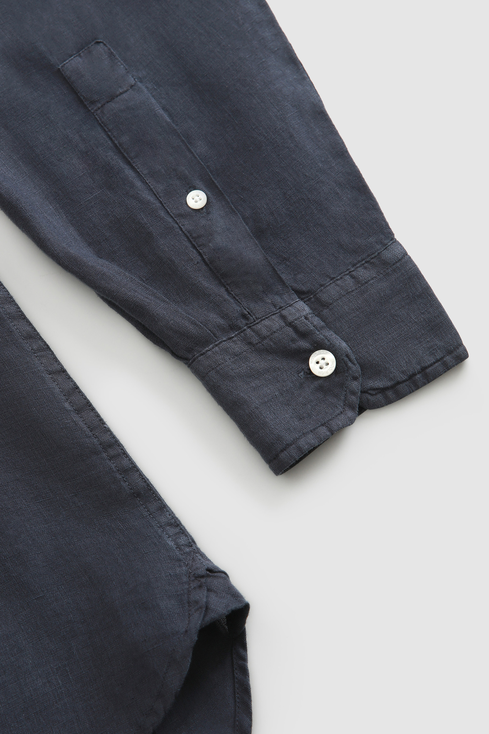 Chemise en pur lin teinte en pièce à col Mao bleu photo 7 | Woolrich