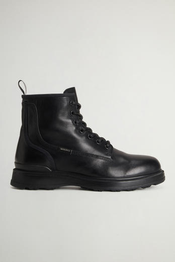 Grove Lace-Up Boots in Leather Black | Woolrich