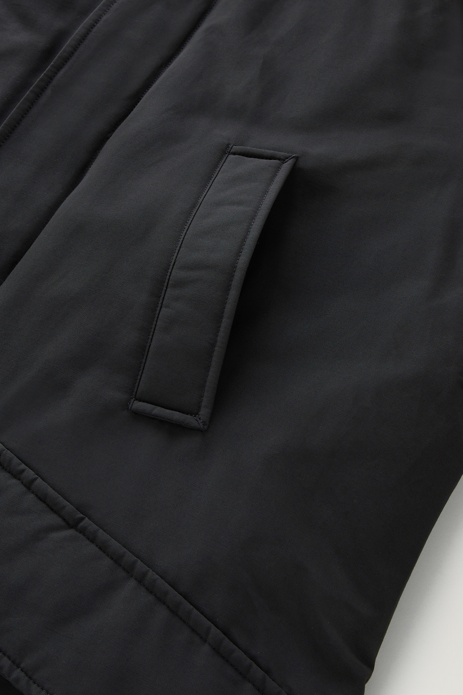 Daytona Parka en Ramar Cloth con inserción de pelo desmontable negro photo 8 | Woolrich
