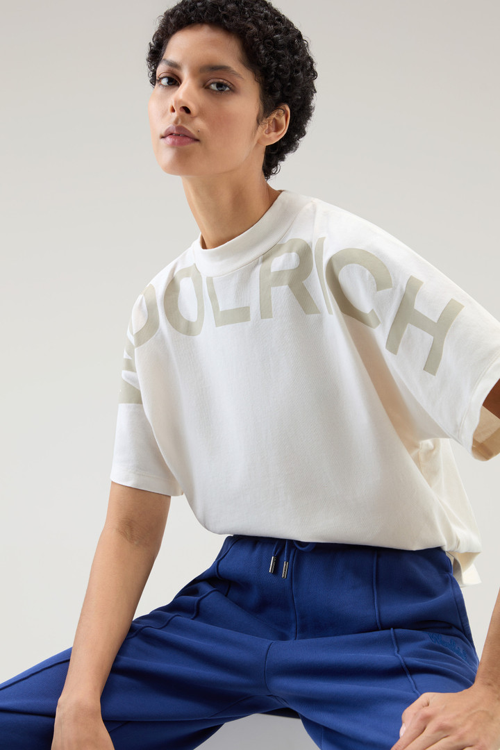 T-Shirt aus reiner Baumwolle mit Maxi-Print Weiß photo 4 | Woolrich
