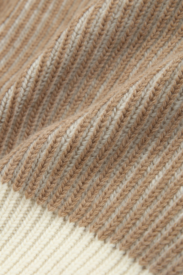 Turtleneck Sweater in wool with contrasting sleeves