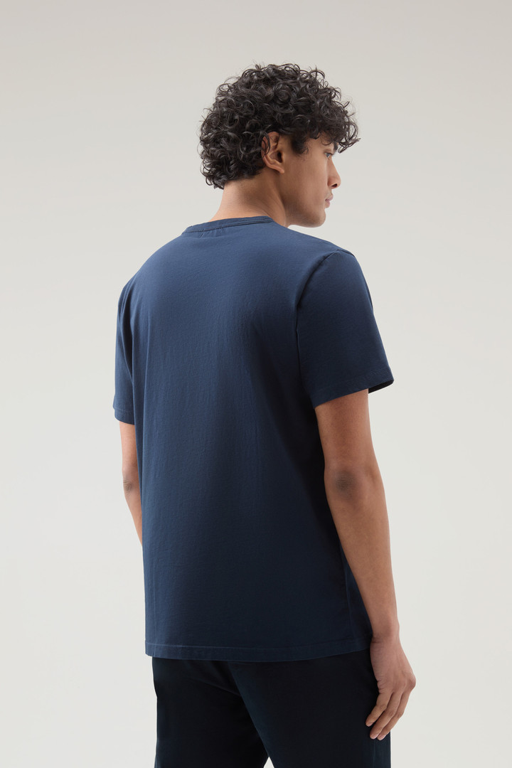 T-Shirt aus reiner Baumwolle mit Stickerei Blau photo 3 | Woolrich