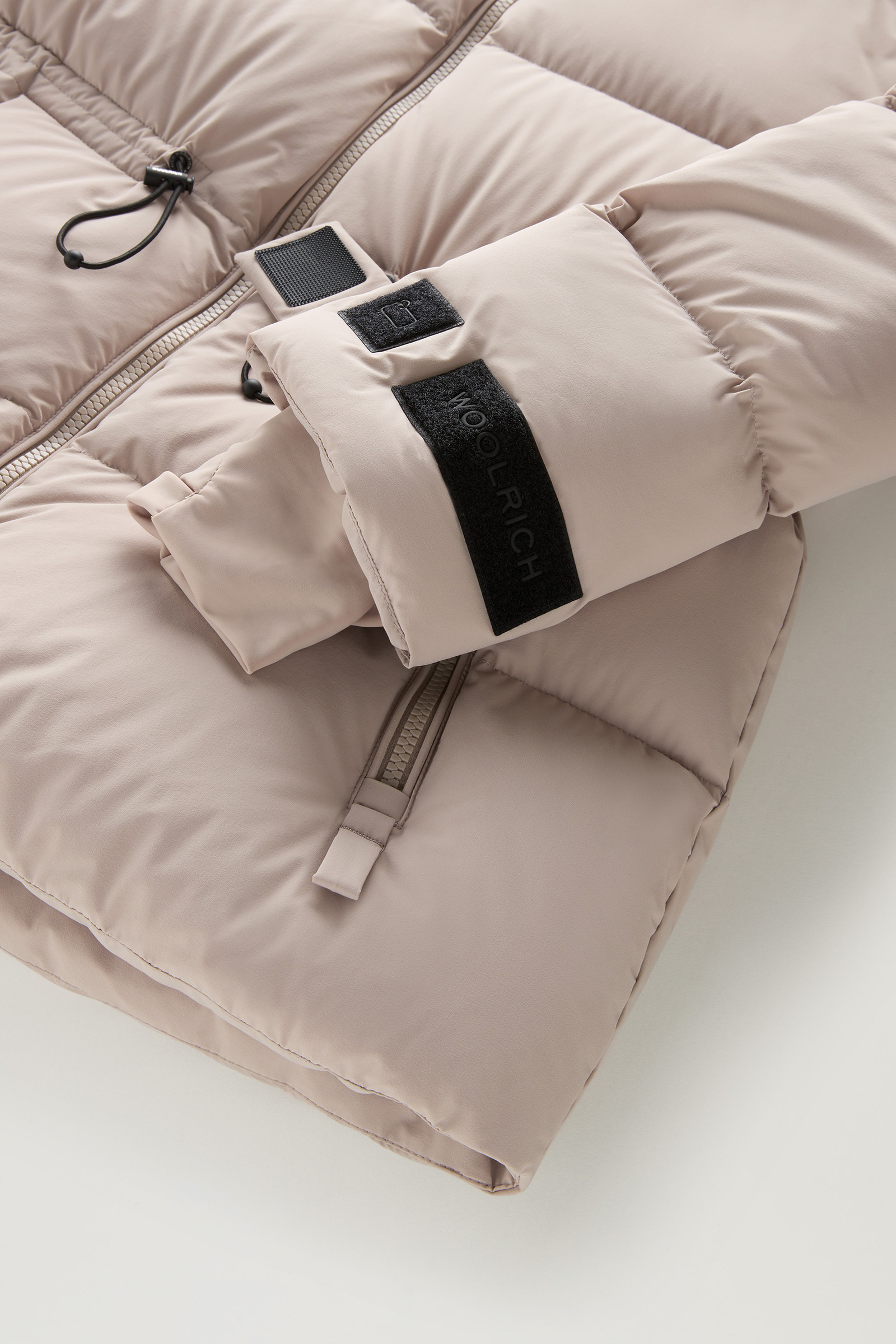 Piumino in nylon elasticizzato con cappuccio staccabile tortora photo 10 | Woolrich