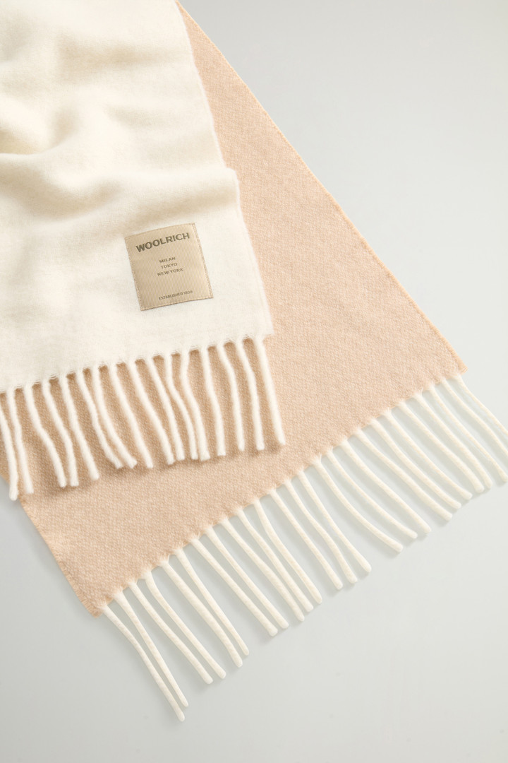 Schal aus reiner Wolle mit Fransen Beige photo 3 | Woolrich