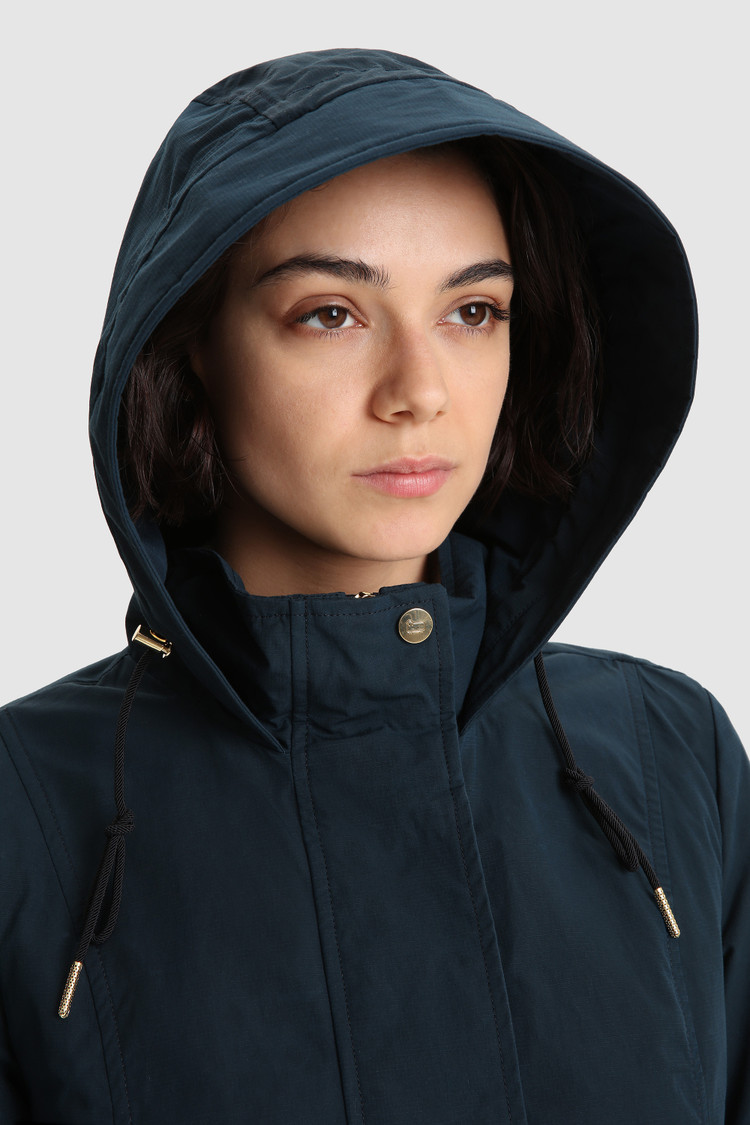Parka Azun con cordón y capucha ajustable