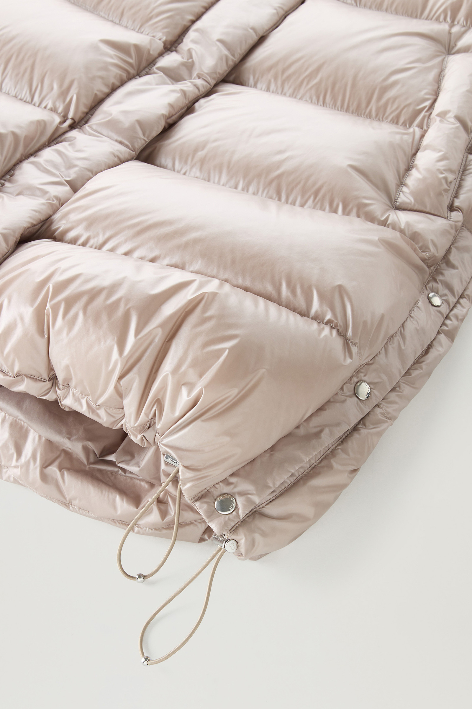 Lange Aliquippa Daunenjacke aus glänzendem Nylon taubengrau photo 9 | Woolrich