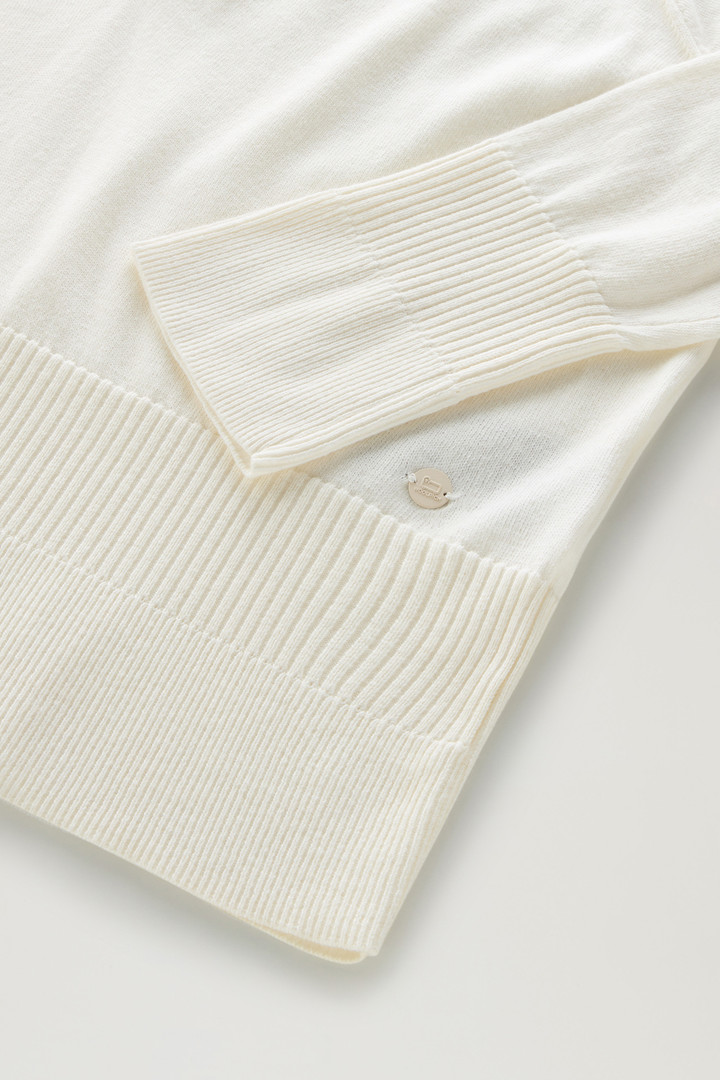 Jersey con cuello en V de algodón y cachemira Blanco photo 7 | Woolrich