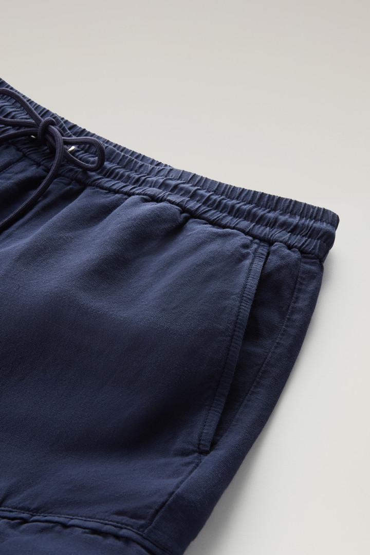 Pantalon cargo en coton et lin mélangés teint en pièce Bleu photo 6 | Woolrich