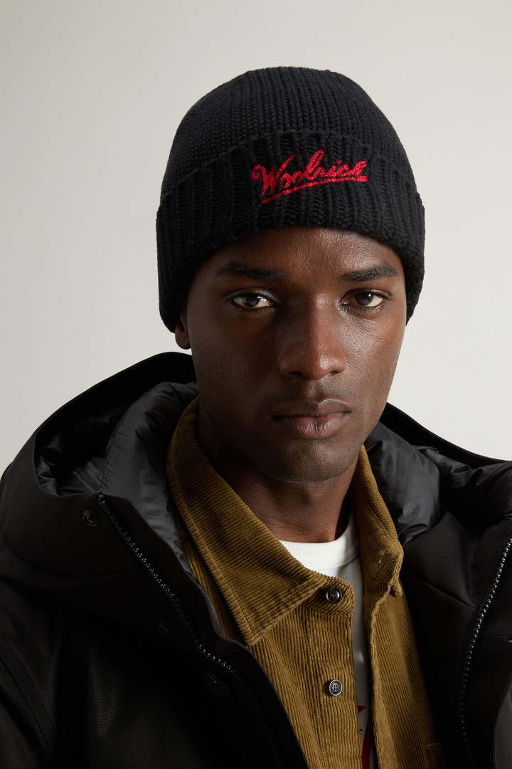 Beanie in Pure Merino Virgin Wool with Contrasting Logo Black photo 4 | Woolrich