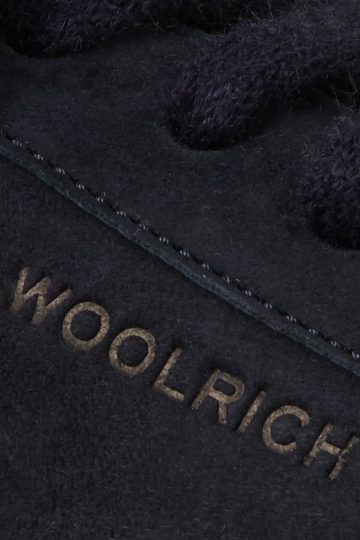 All around sneaker, suede