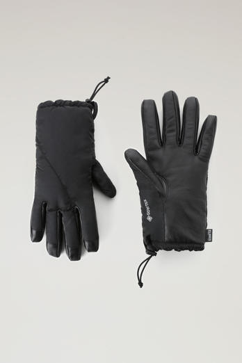 GORE-TEX Tech Glove with Drawcord- Elmer / Woolrich Black photo 1 | Woolrich