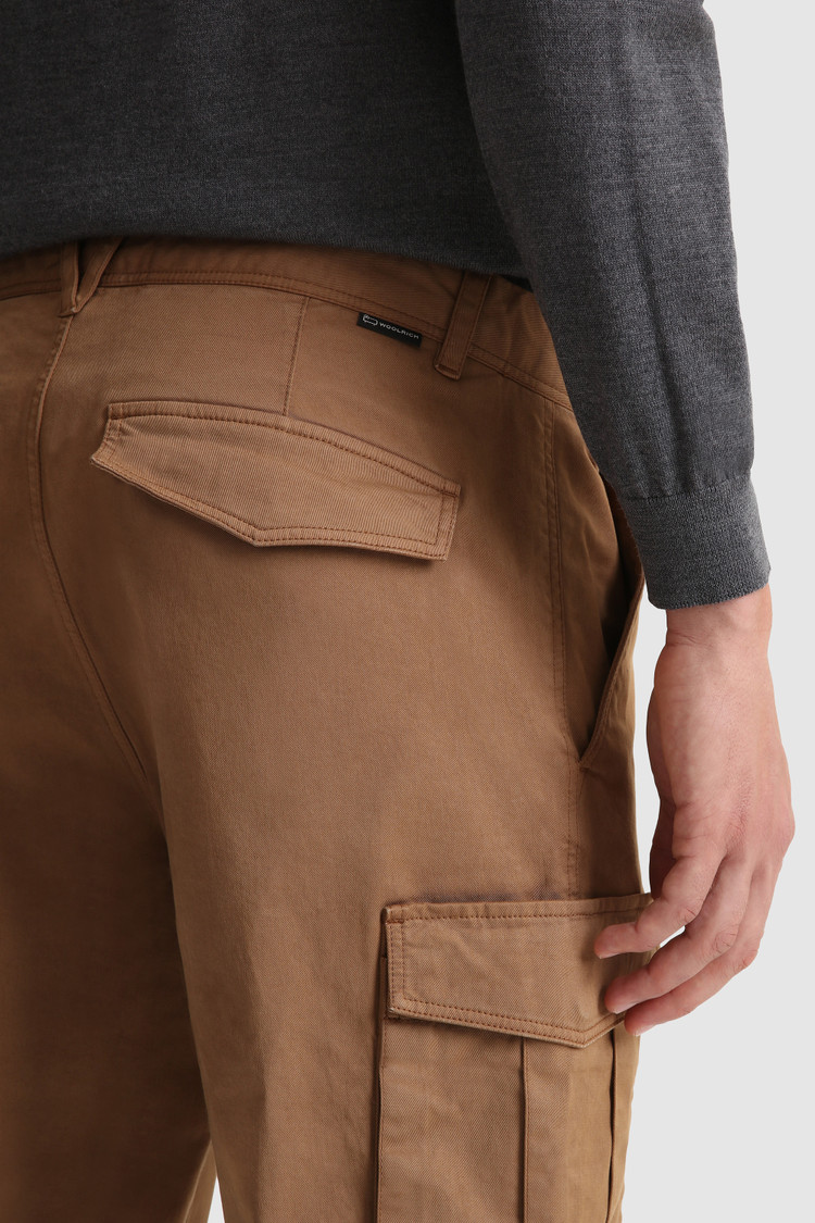 Pantalones cargo de algodón elástico teñido en prenda