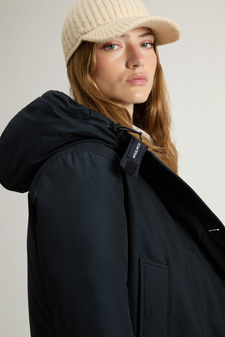 Arctic Parka in Ramar Cloth con quattro tasche e pelliccia removibile Blu photo 4 | Woolrich