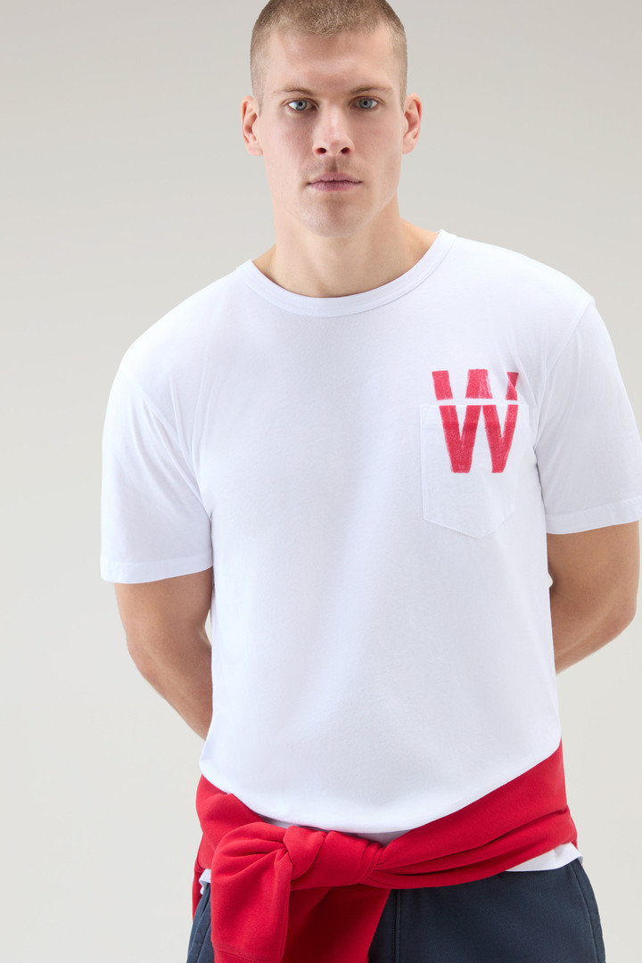 T-Shirt aus reiner Baumwolle mit kleiner Tasche Weiß photo 4 | Woolrich