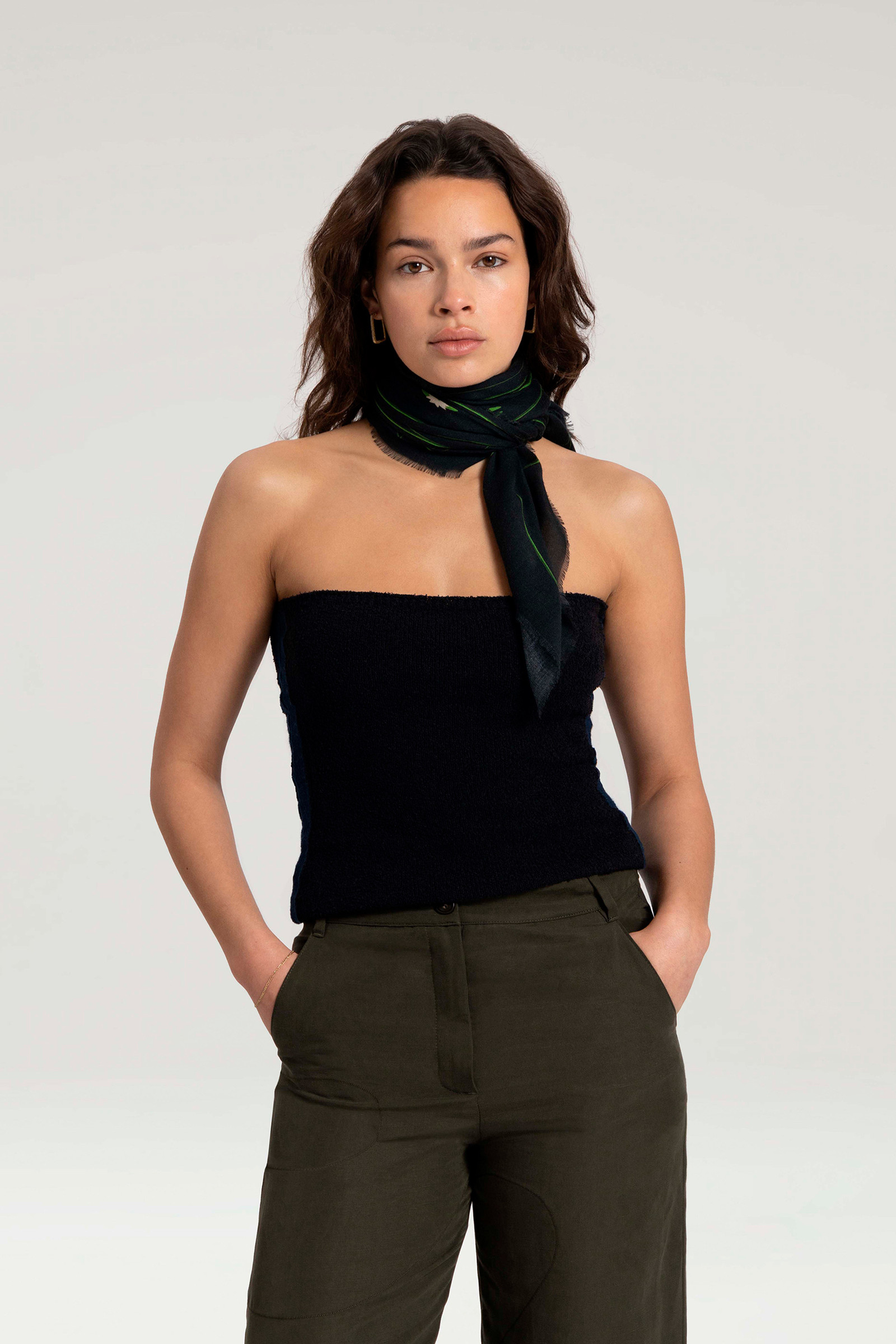 Foulard arré en laine et modal mélangés - Daniëlle Cathari / Woolrich noir photo 3 | Woolrich