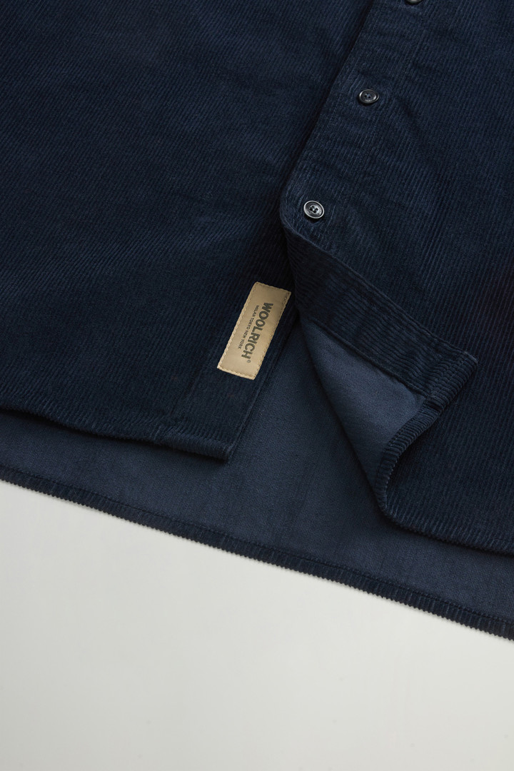 Stückgefärbtes Overshirt aus Cordsamt Blau photo 8 | Woolrich