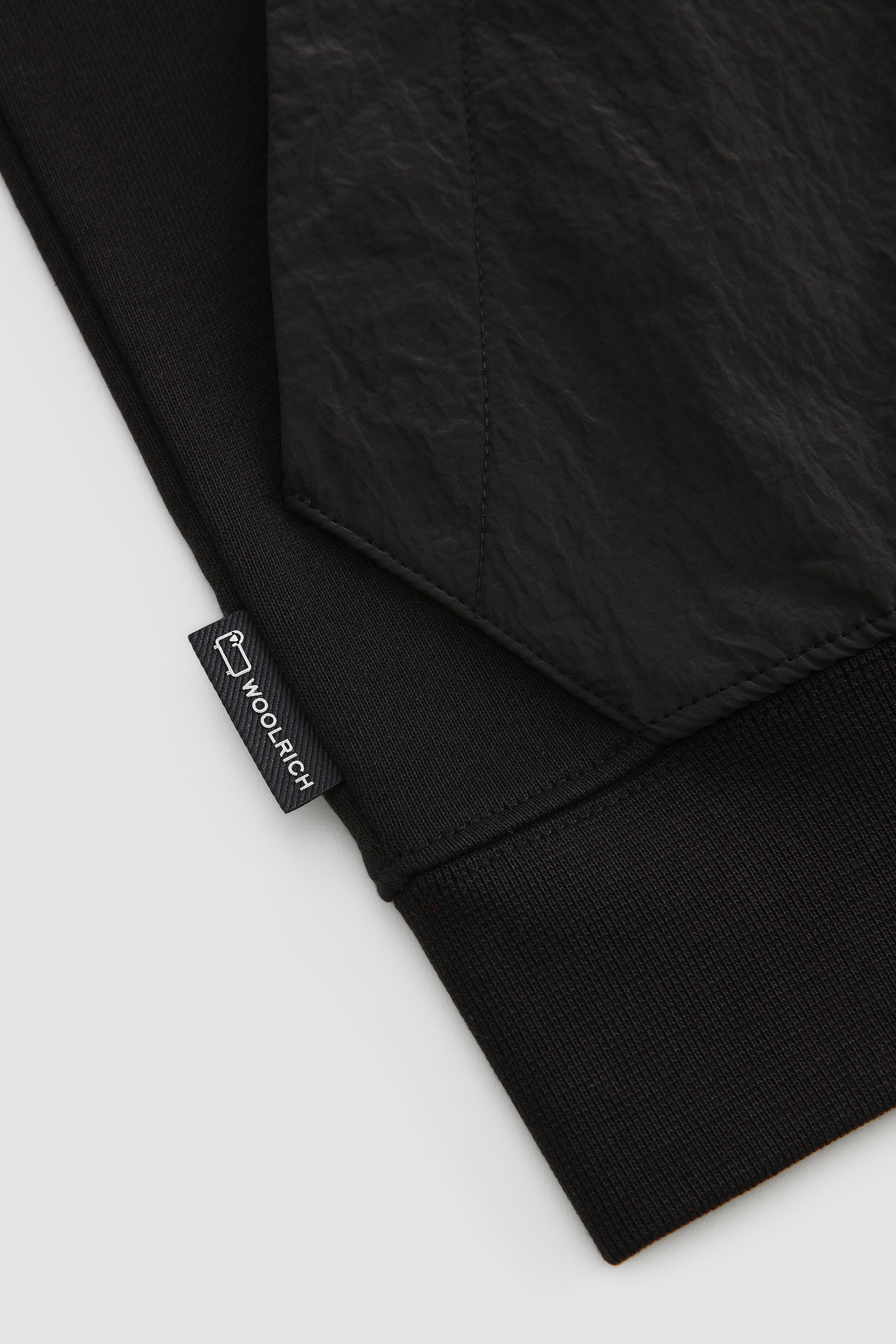 Sudadera con capucha de vellón con cremallera y detalles de nailon arrugado negro photo 7 | Woolrich