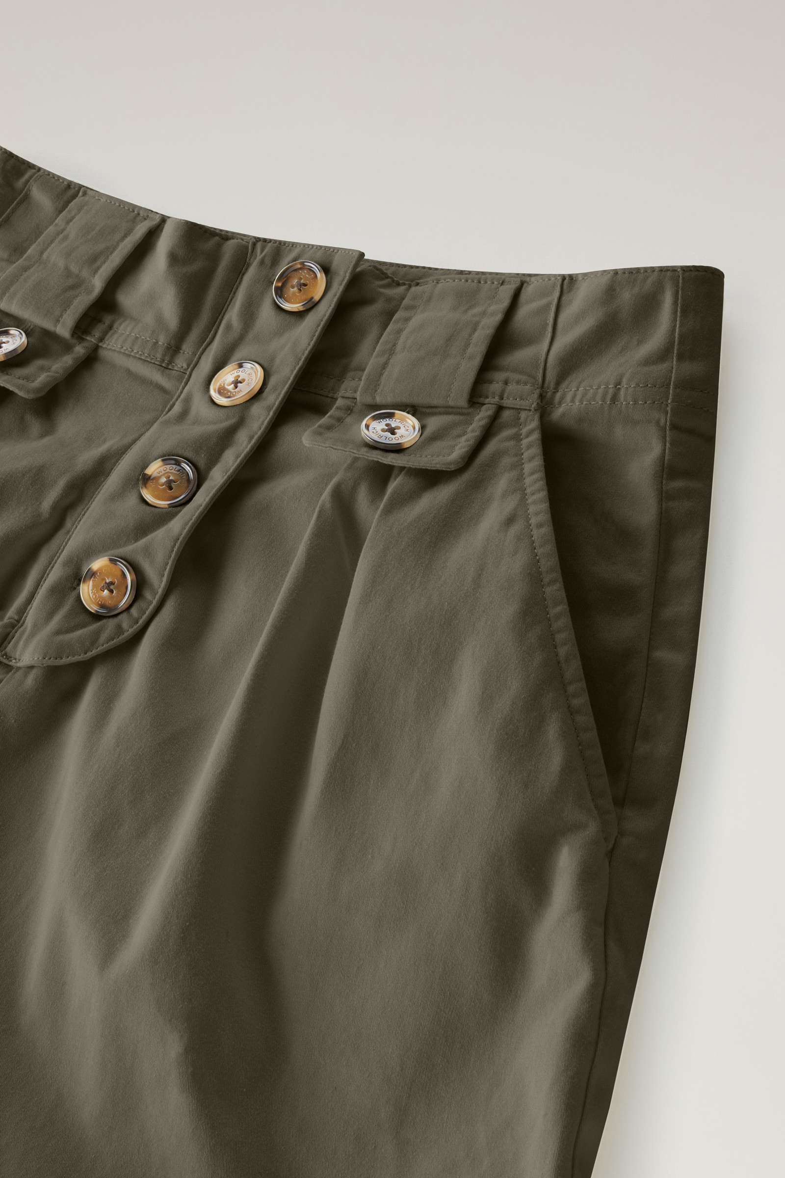 Achteraf geverfde korte broek van elastisch keperkatoen groen photo 6 | Woolrich