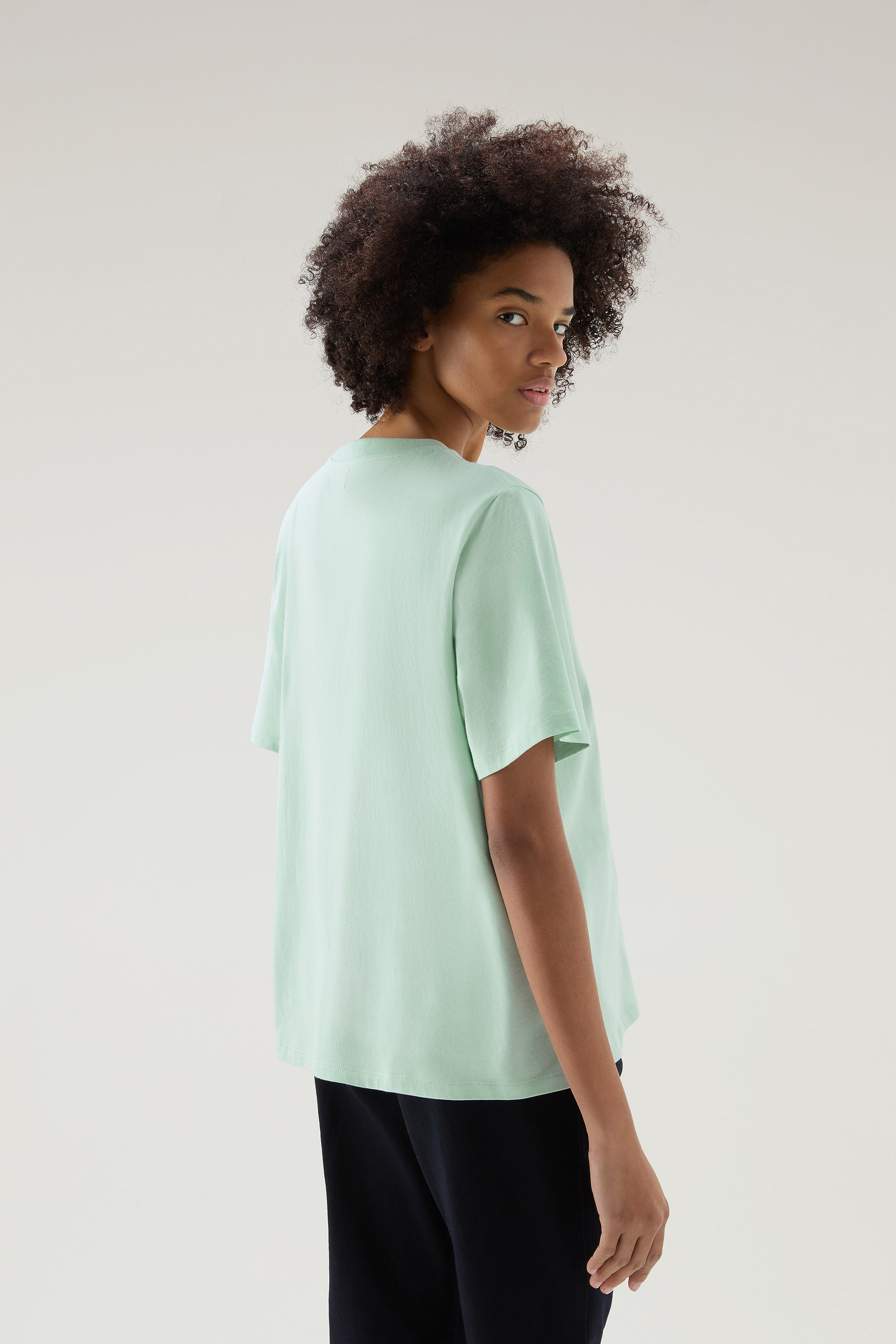 T-shirt aus reiner Baumwolle mit aufgesticktem Logo grün photo 3 | Woolrich