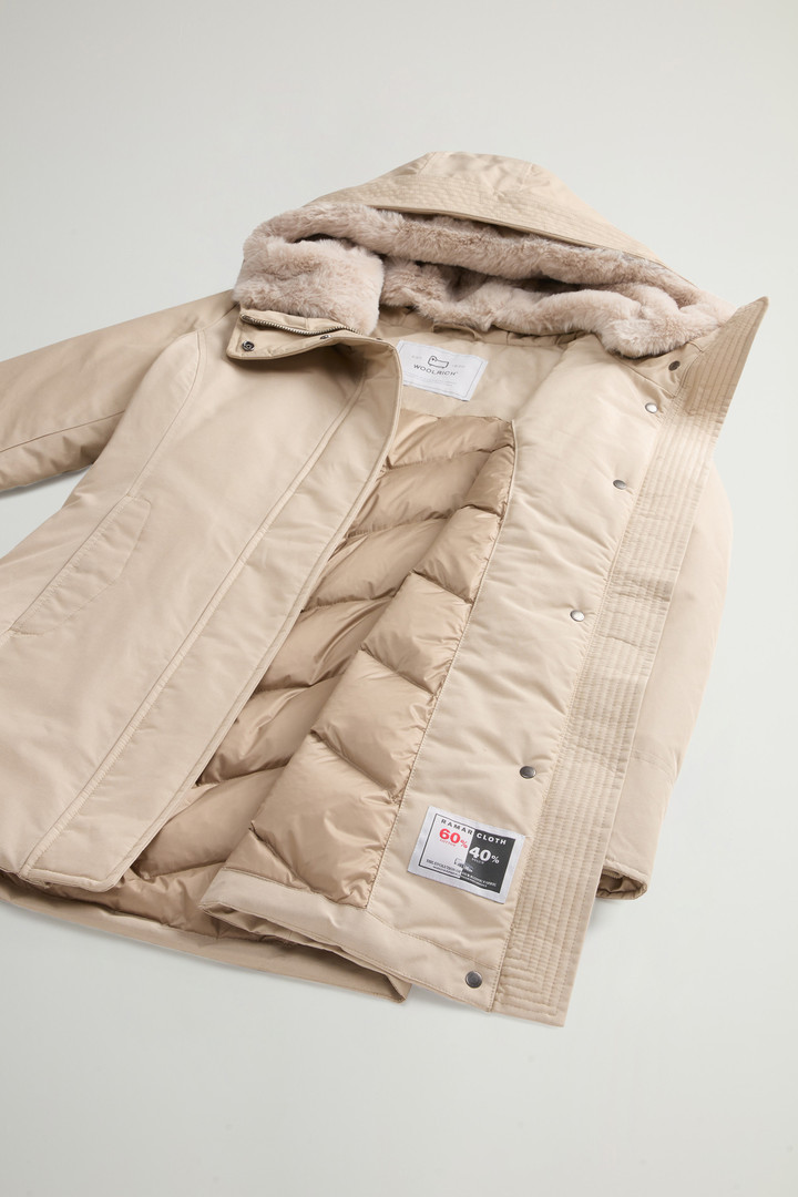 Boulder Parka in Ramar Cloth con cappuccio e collo removibile in pelliccia sintetica Beige photo 11 | Woolrich