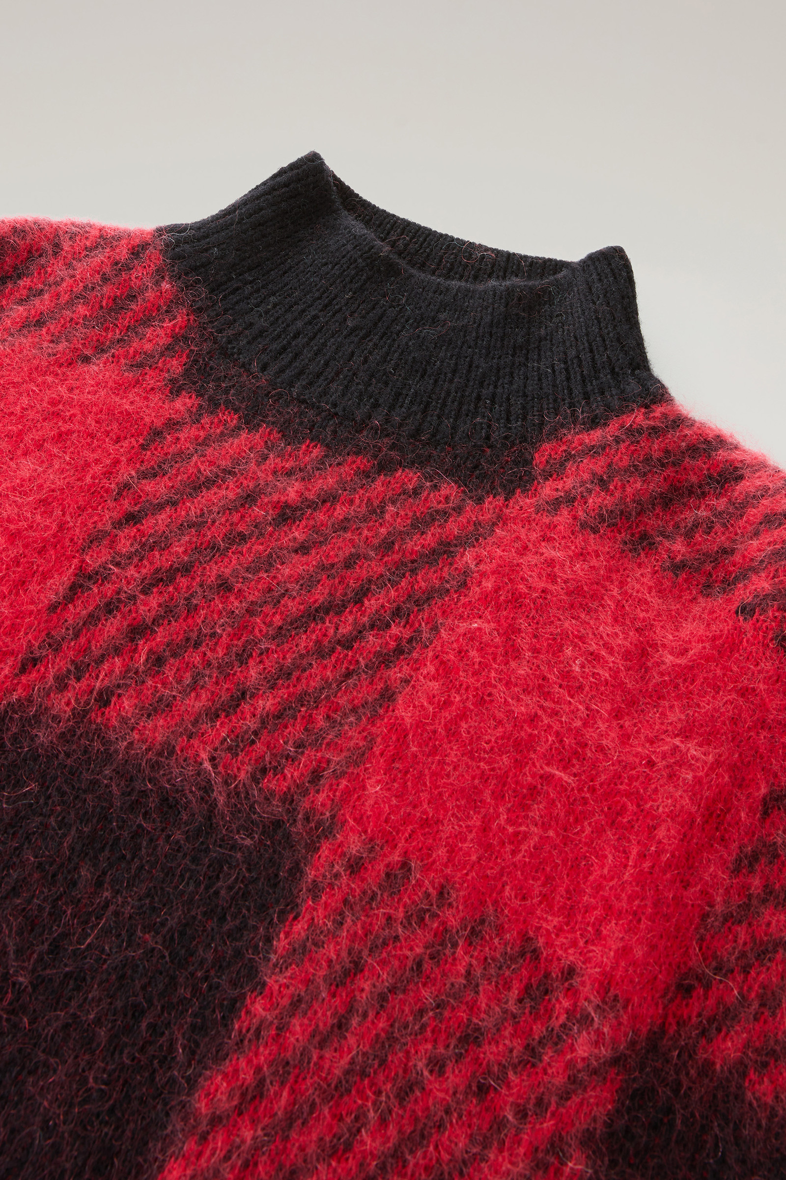Pull à col montant à carreaux en laine et mohair mélangés rouge photo 6 | Woolrich