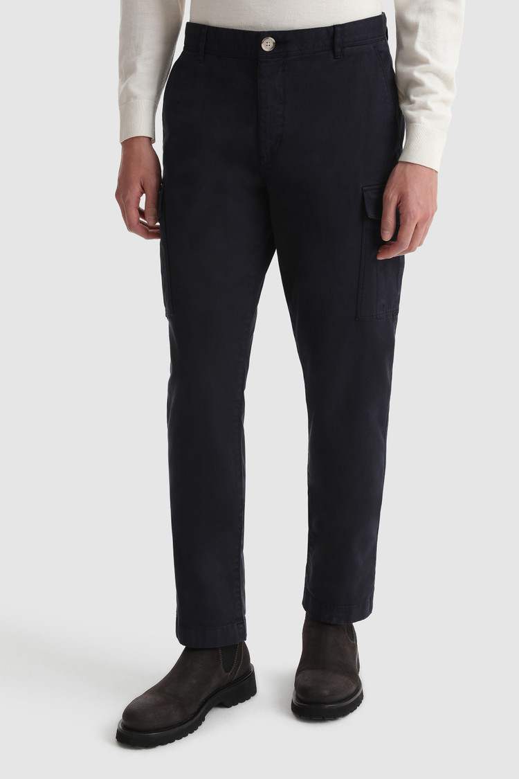 Pantaloni cargo in cotone tinto in capo elasticizzato