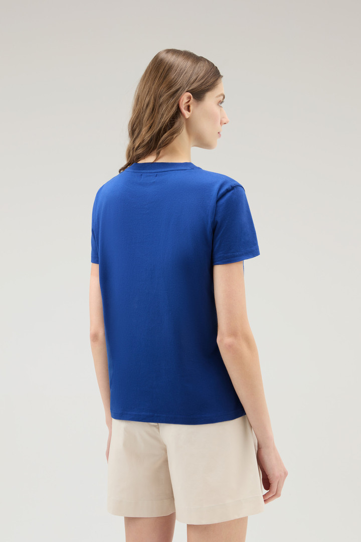 T-Shirt aus reiner Baumwolle mit aufgesticktem Logo Blau photo 3 | Woolrich