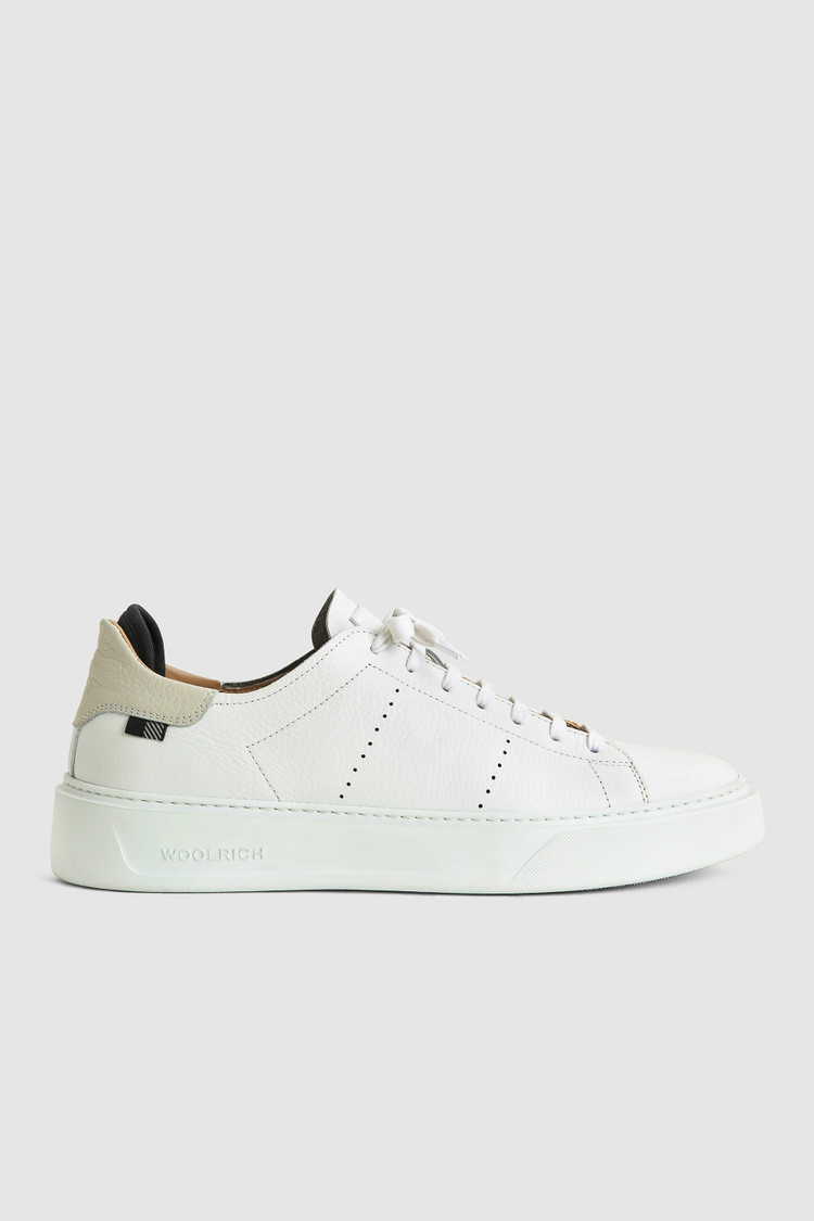 Sneaker Classic Court in pelle martellata