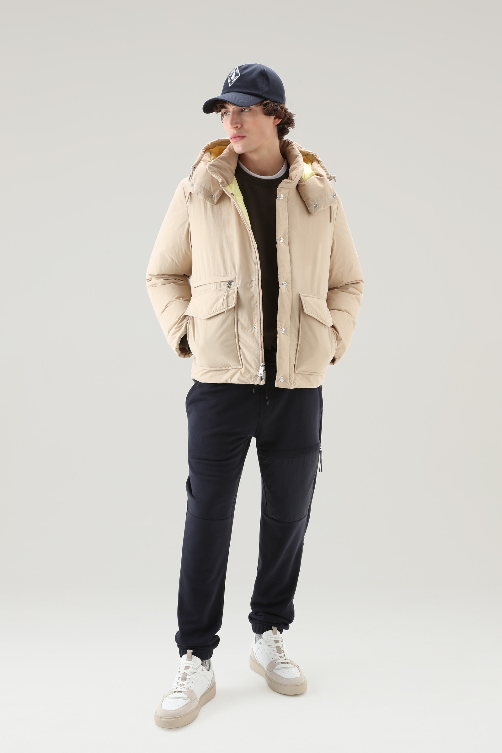 Wattierte Jacke Aleutian aus Eco Taslan-Nylon mit abnehmbarer Kapuze beige photo 2 | Woolrich