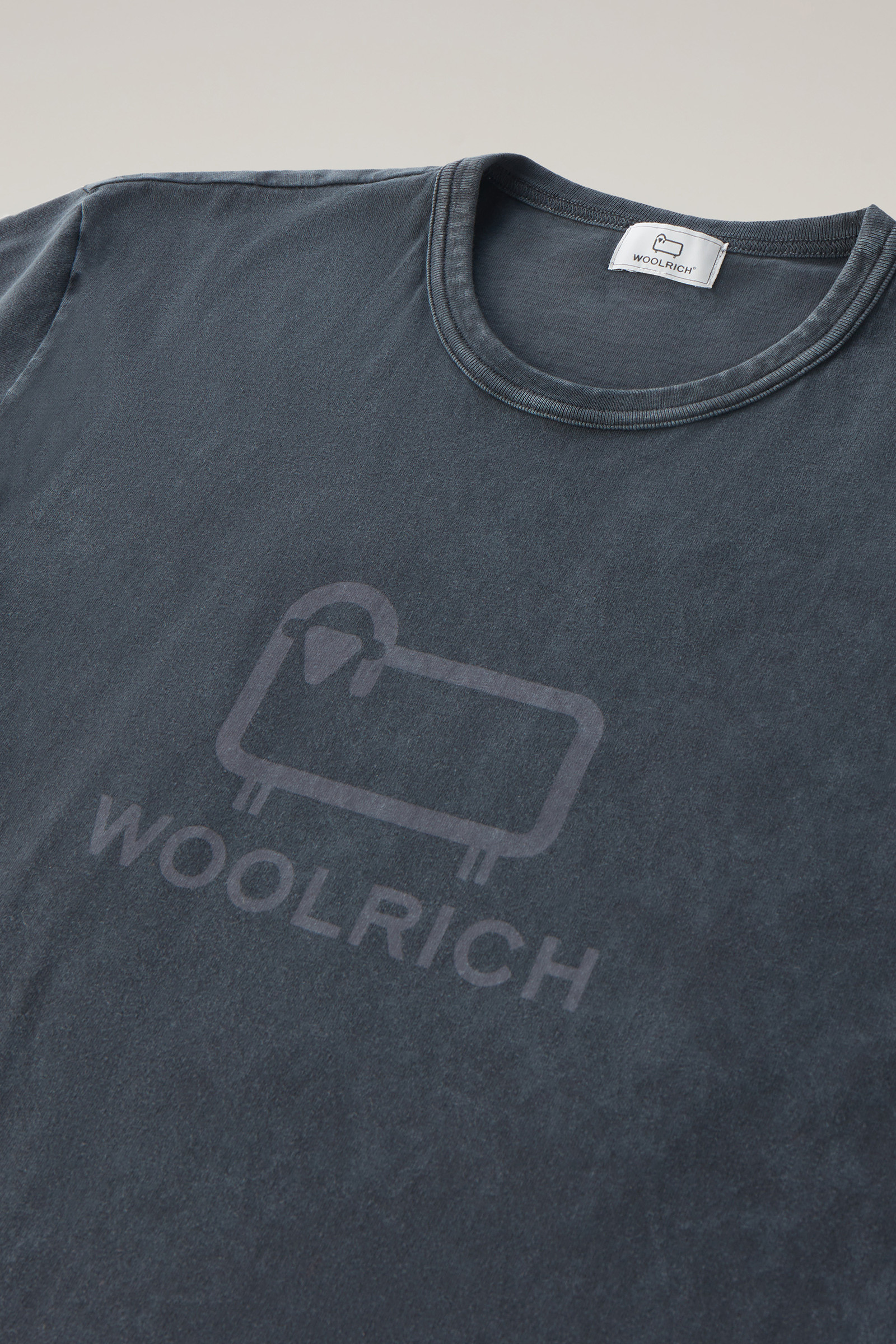 T-shirt aus stückgefärbter, reiner Baumwolle mit Schaflogo schwarz photo 6 | Woolrich