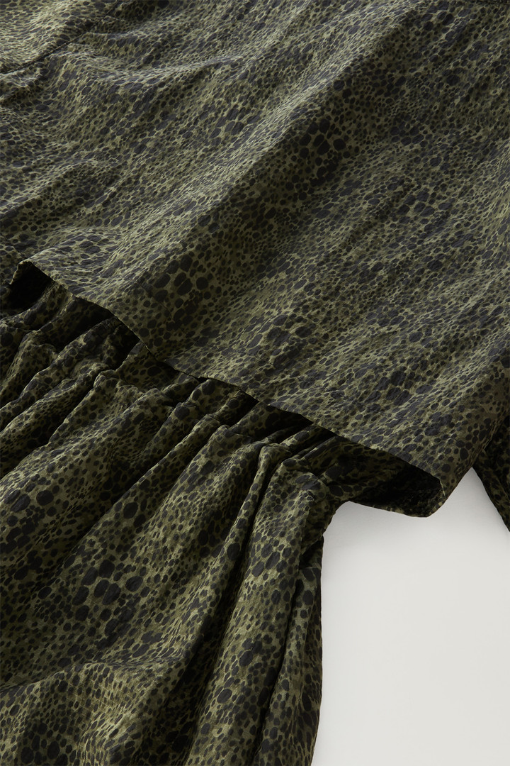 Shirtkleid aus Ripstop-Crinkle-Nylon mit Camouflage-Print Grün photo 9 | Woolrich