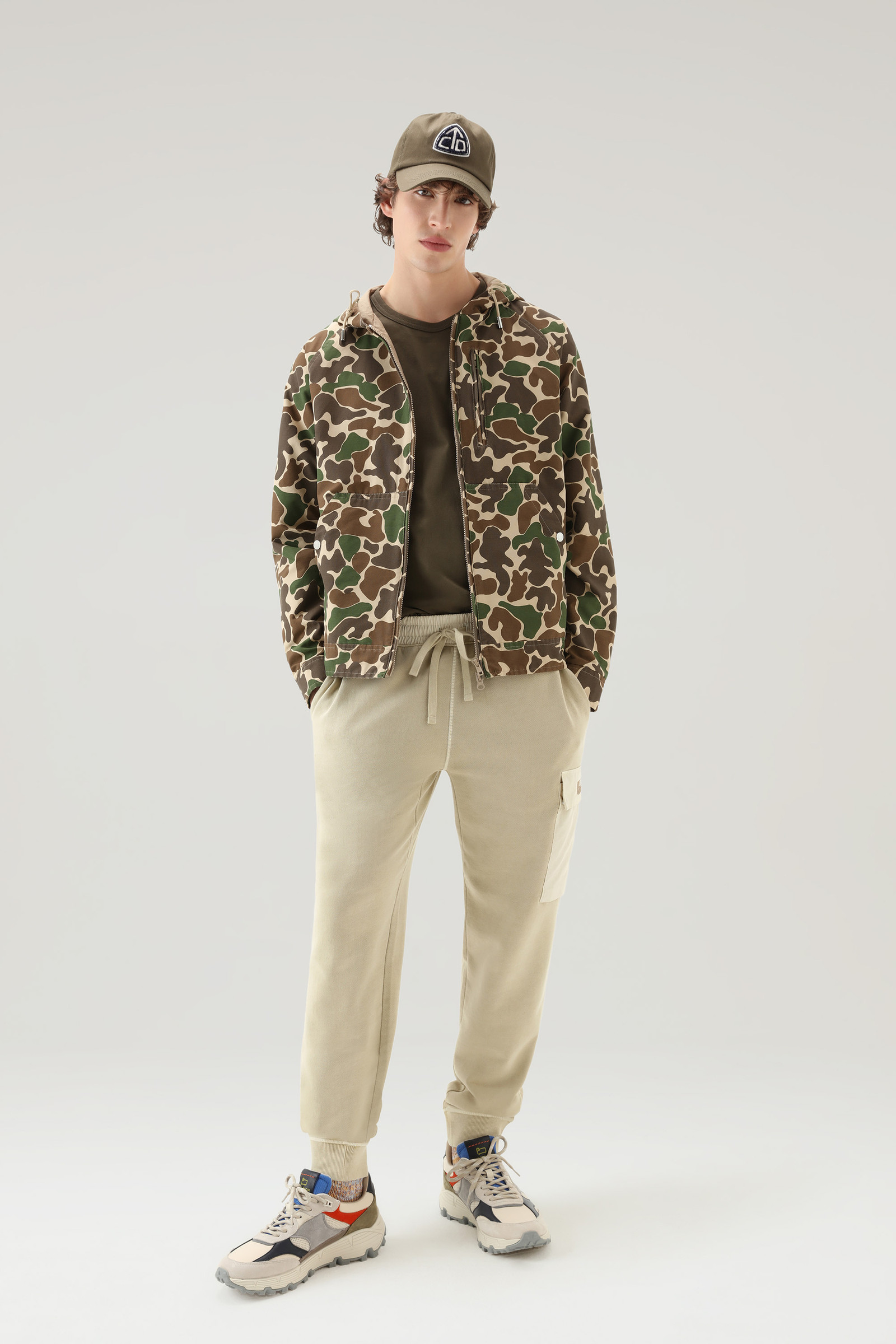 Stückgefärbte Cargohose aus reiner Baumwolle beige photo 2 | Woolrich