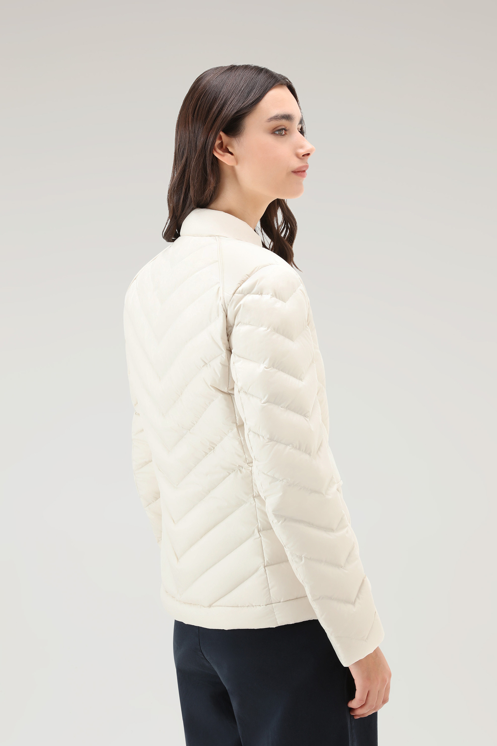 Wattierte, kurze Jacke mit Chevron-Steppung weiß photo 3 | Woolrich