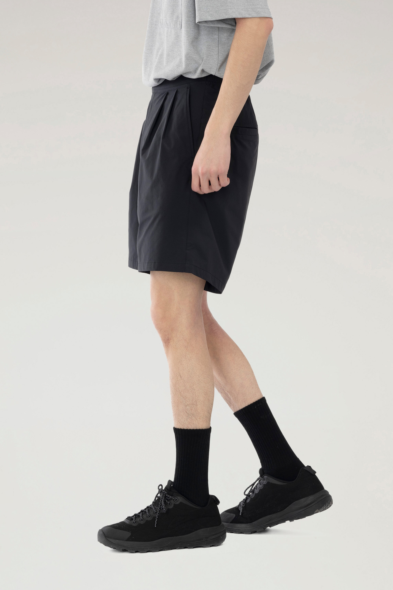 High Aeration Shorts in Stretch Ripstop Black photo 2 | Woolrich